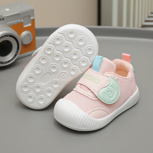 صورة أحذية رياضية من جلد البولي يوريثان للأطفال أحذية رياضية عصرية للأولاد والبنات أحذية رياضية مضادة للانزلاق مريحة للأطفال الصغار