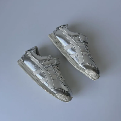 صورة حذاء كاجوال للأطفال 2024 ربيع الخريف نمط جديد للأولاد أحذية تدريب لينة أسفل الطفل جلد طبيعي لطيف الاطفال الجري